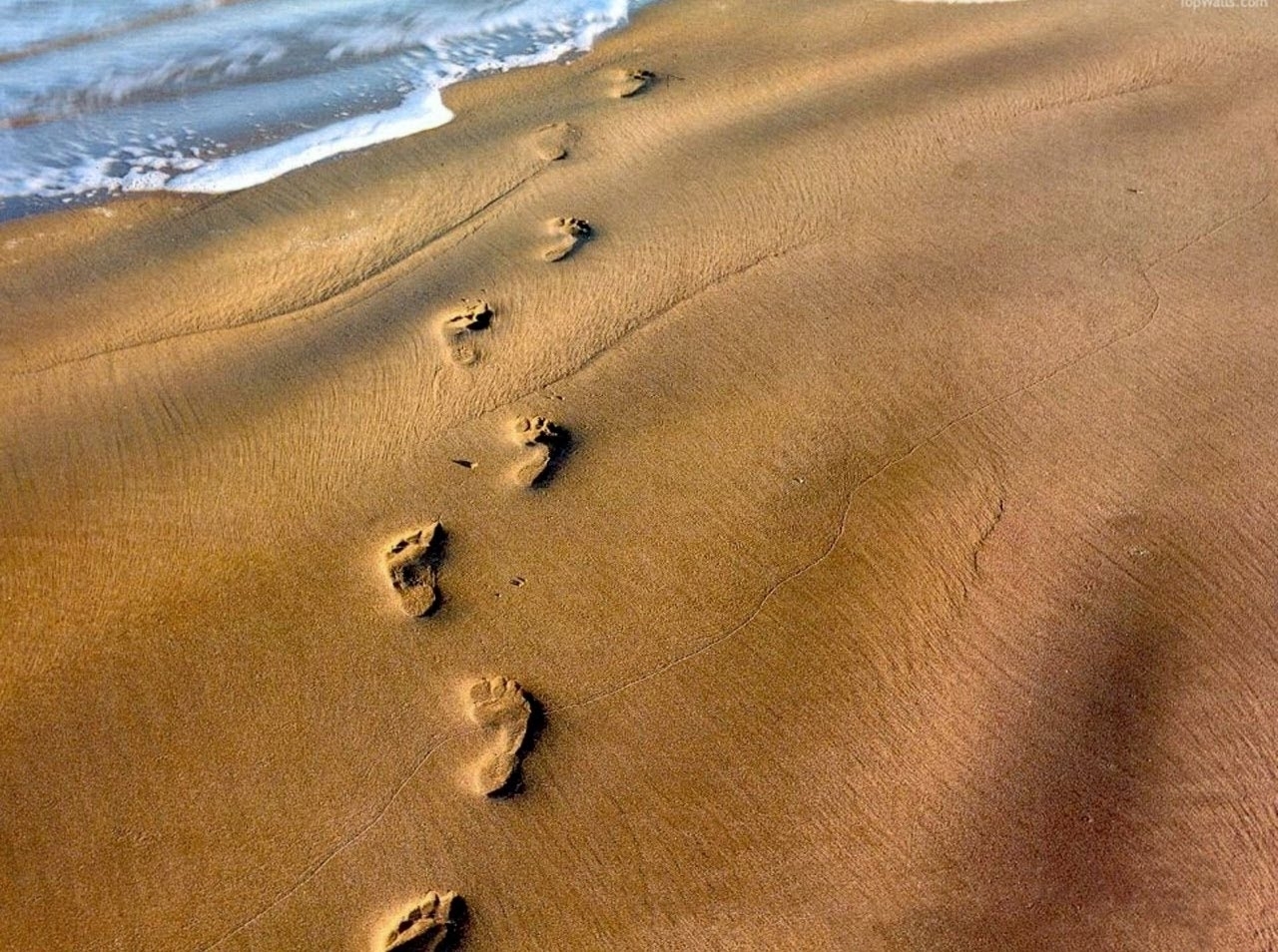 10 Most Popular And Most Recent Footprints In The Sand Pictures for Desktop...