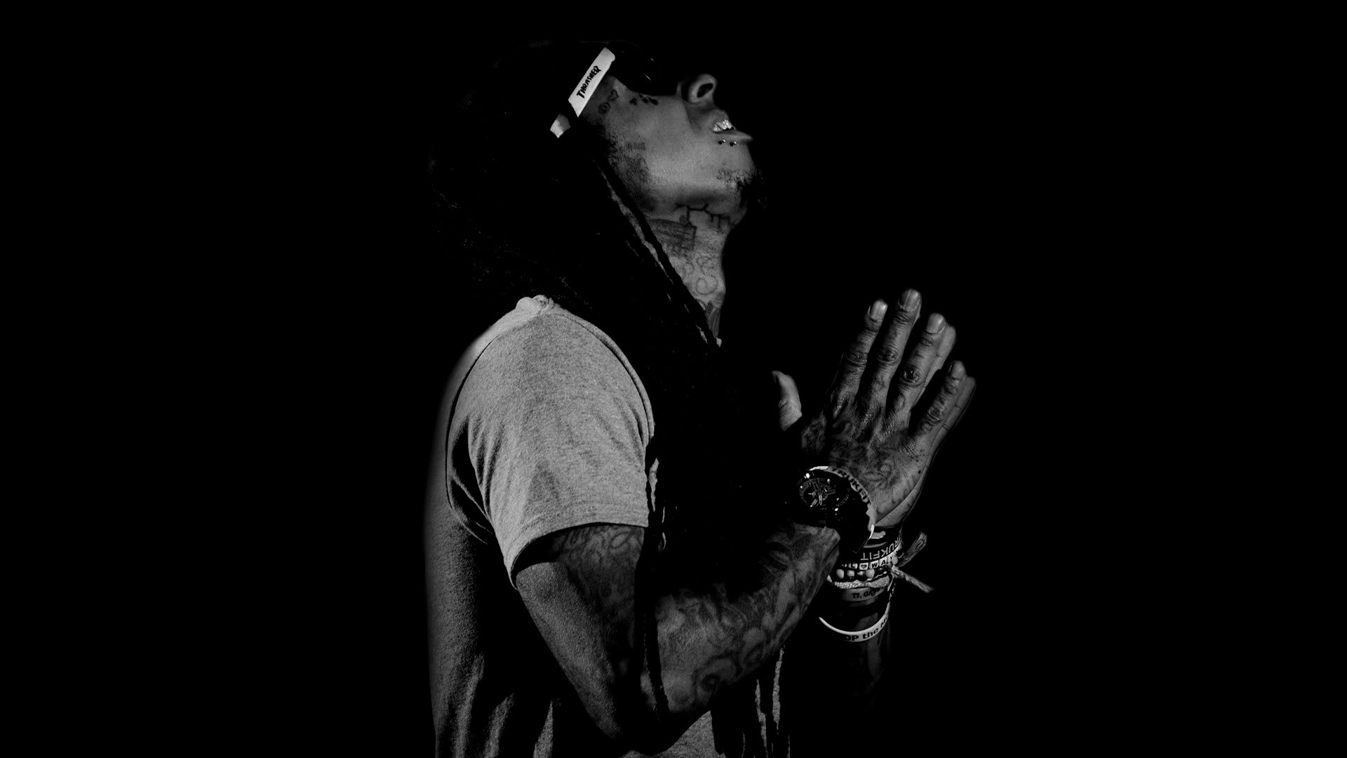 Черный фон группа. Lil Wayne. Lil Wayne 2023. Обои Lil Wayne. Рэпер на черном фоне.